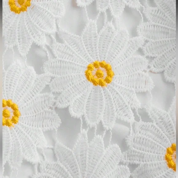 🌻 PLUS Lace Skirt 🌻 - Picture 3 of 5